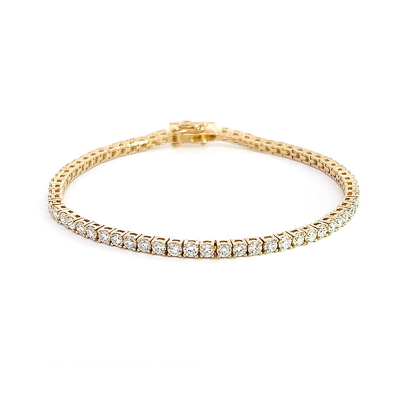 Tennis bracelet set in round diamonds