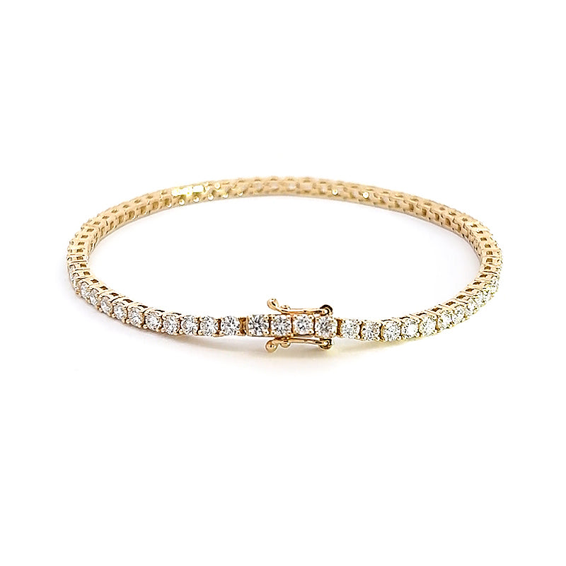 Tennis bracelet set in round diamonds